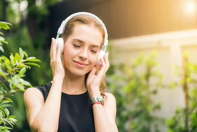 woman-listening-to-music